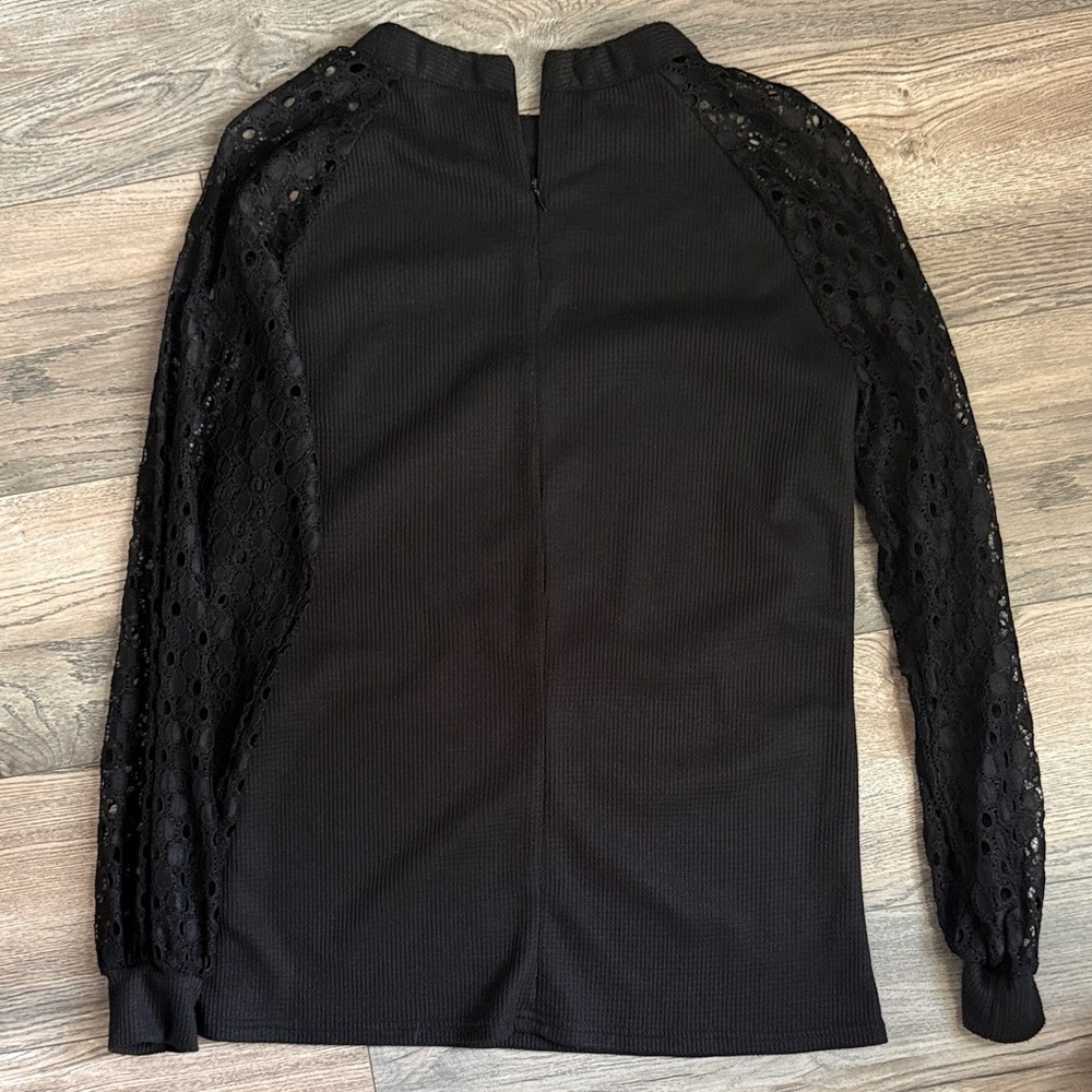 Elegant Black Lace Sleeve Blouse - Picture 5 of 5